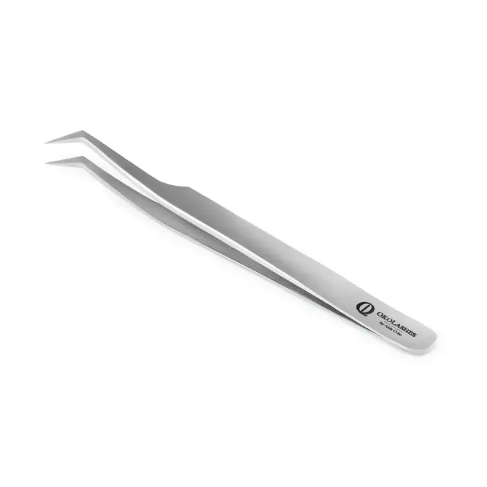 Pinza "Hacha" de OkoLashes - Imagen 1
